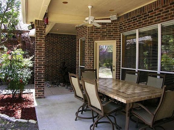4th image of 704 Sleepy Hollow Dr