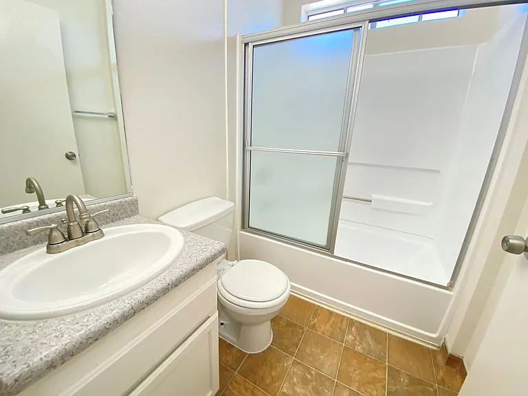 Farmdale Court Apartments — Photo 24