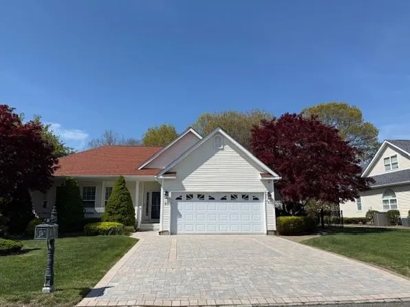 23 Lavender Lane, Holtsville, NY 11742