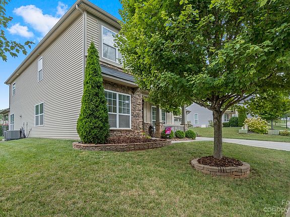 3rd image of 1180 McKee Farm Ln