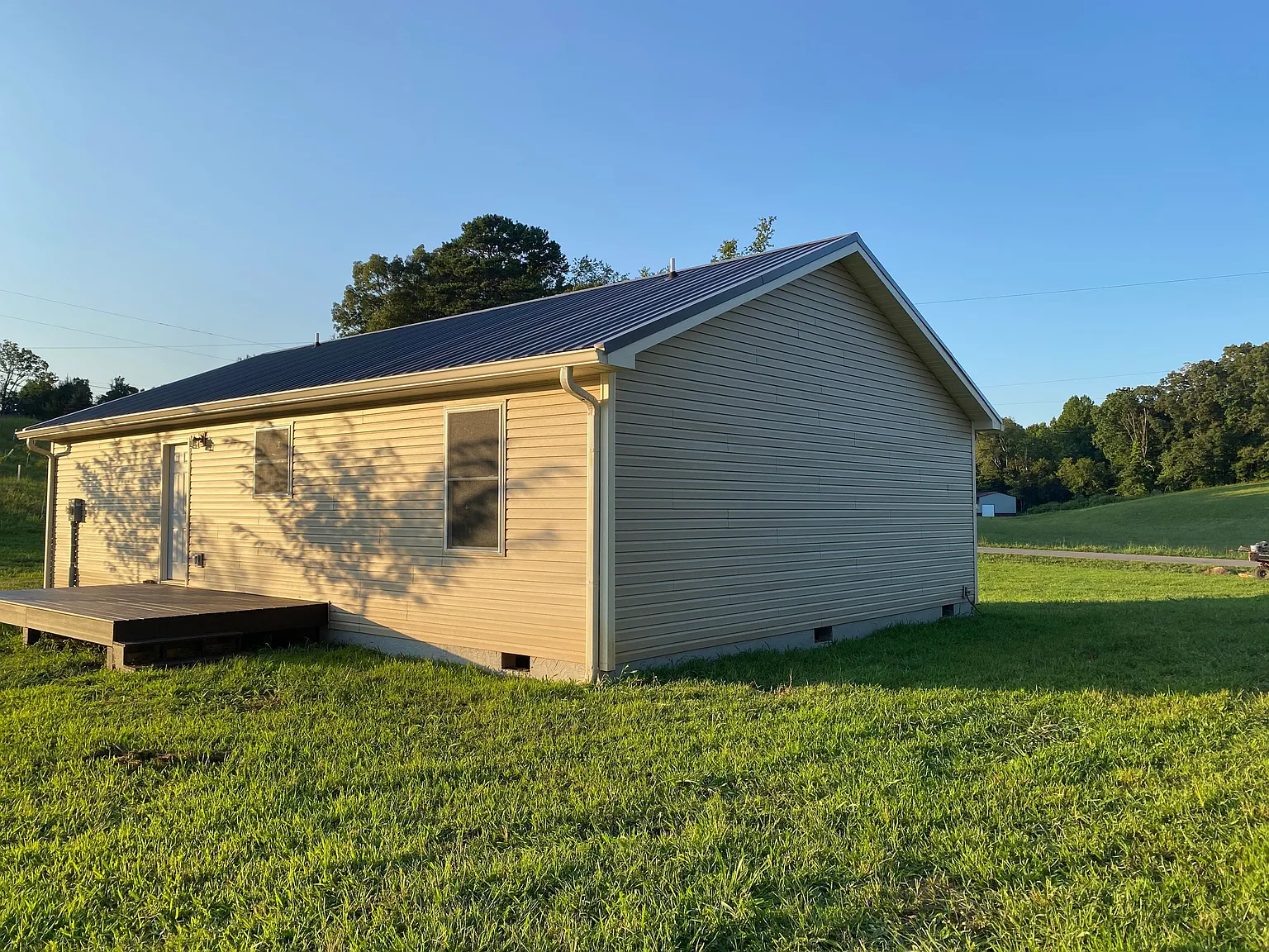 3 bed, 2.0 bath, 1344 sqft, $2,000 — Photo 2