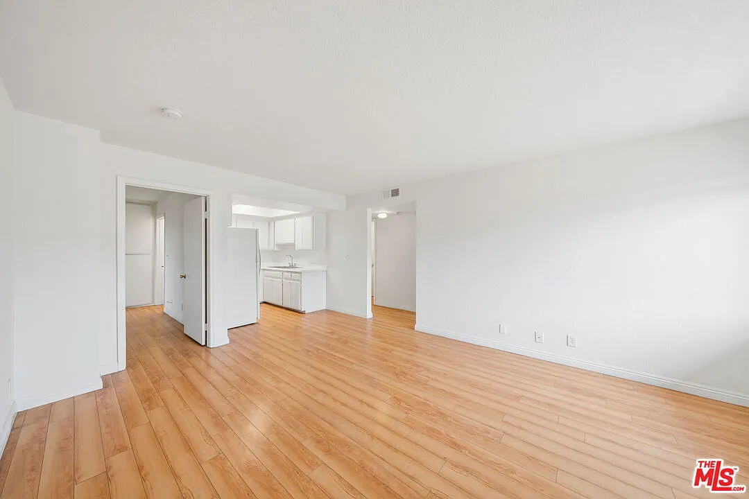 3 bed, 2.0 bath, 1339 sqft, $3,495 — Photo 3