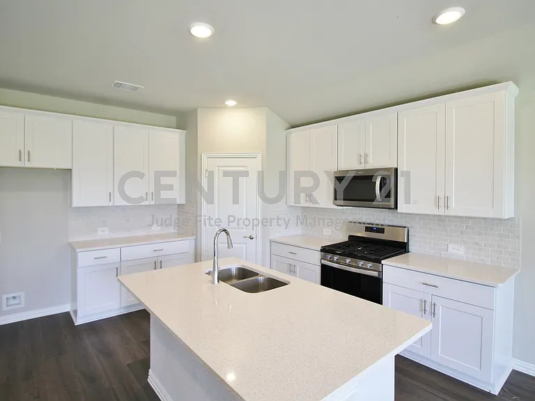 4208 Mountain Creek Dr — Photo 8