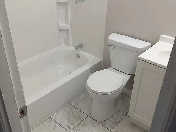 3rd image of 1412 Queens Way