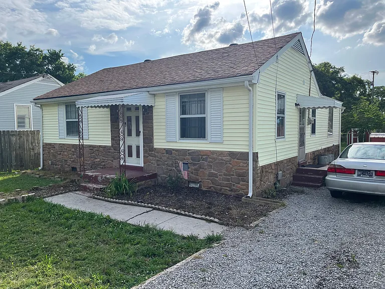 920 Marilyn Rd — Photo 2
