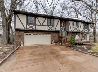 17 Dean Park Dr, Springfield, IL 62707