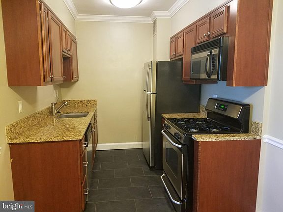 4th image of 922 Washington St #102