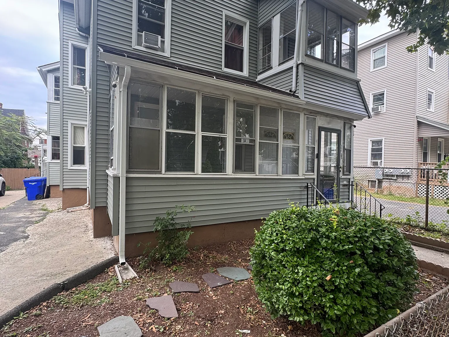 3 bed, 1200 sqft, $2,000 — Photo 1
