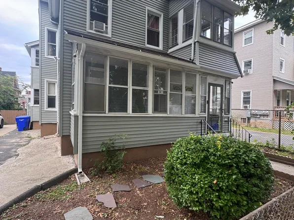32 Acushnet Ave #1, Springfield, MA 01105