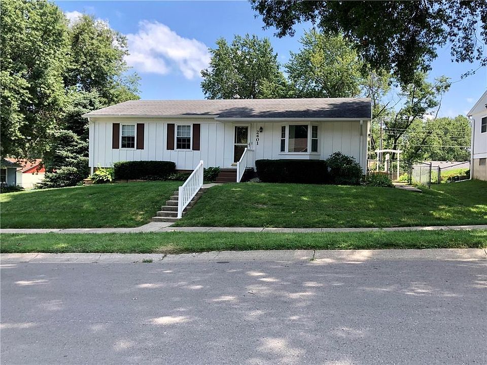 1st image of 2401 College Ln