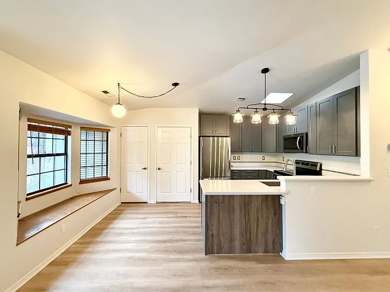 1595 Sierry Peaks Dr — Photo 6