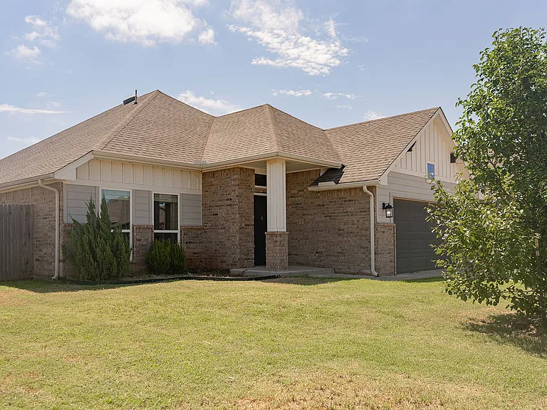 15708 Vermillion Dr — Photo 28