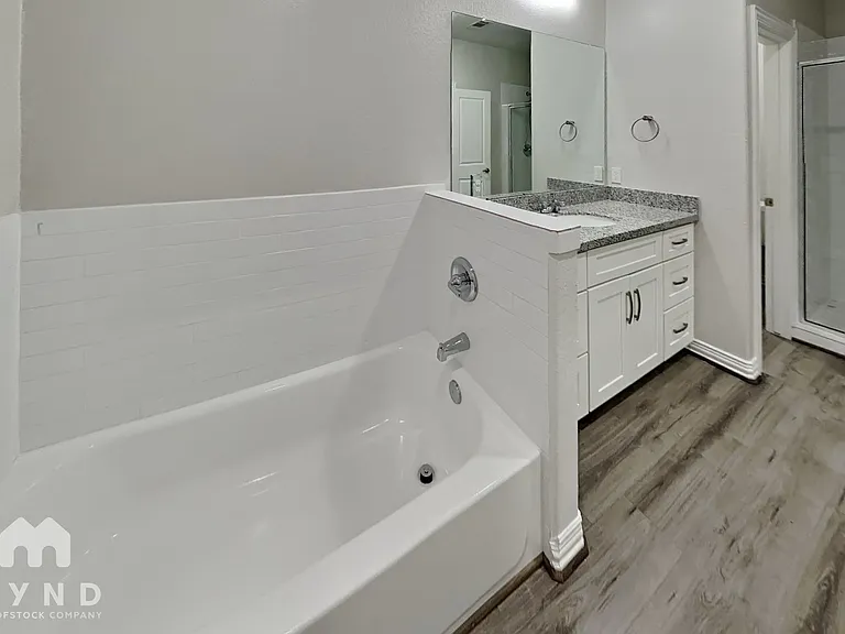 10401 Cathedral Dr #B — Photo 7
