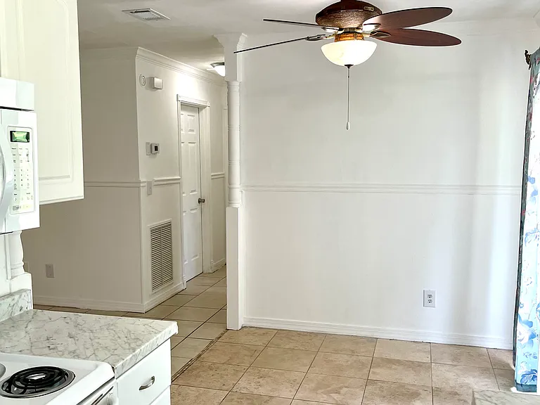 225 Avacado Ct #4 — Photo 11