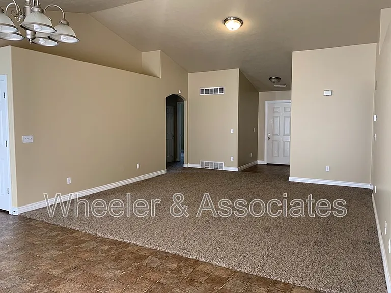 155 N Century Dr — Photo 4
