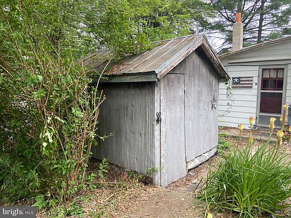 3rd image of 6 Hawks Nest Ln