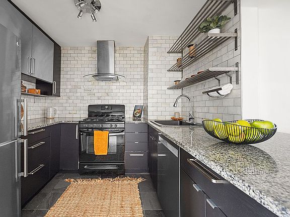3rd image of 400 E 17th St APT 609