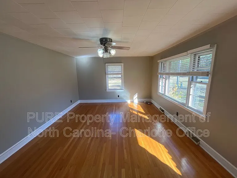 678 Hillsborough Rd — Photo 5