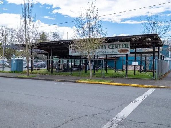 1211 Long St, Sweet Home, OR 97386
