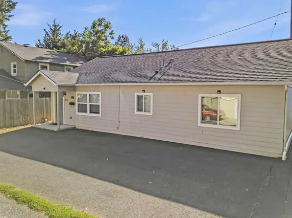 858 E 9th St #860, Medford, OR 97504