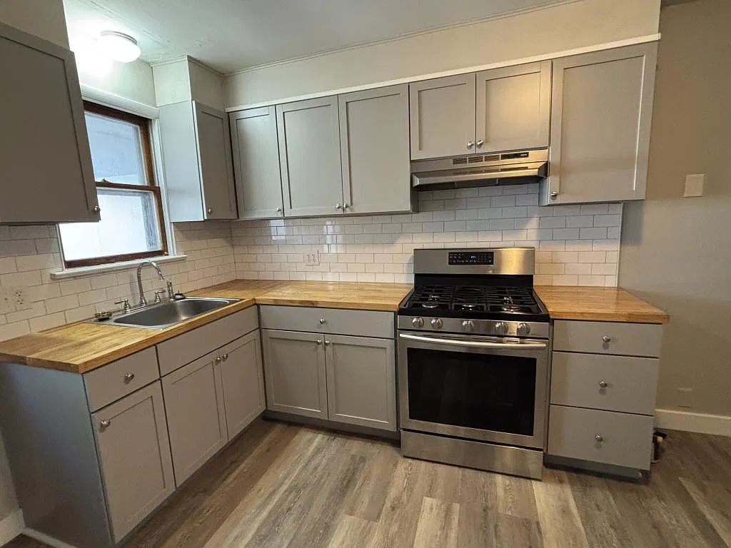 23 Breckenridge St — Photo 2