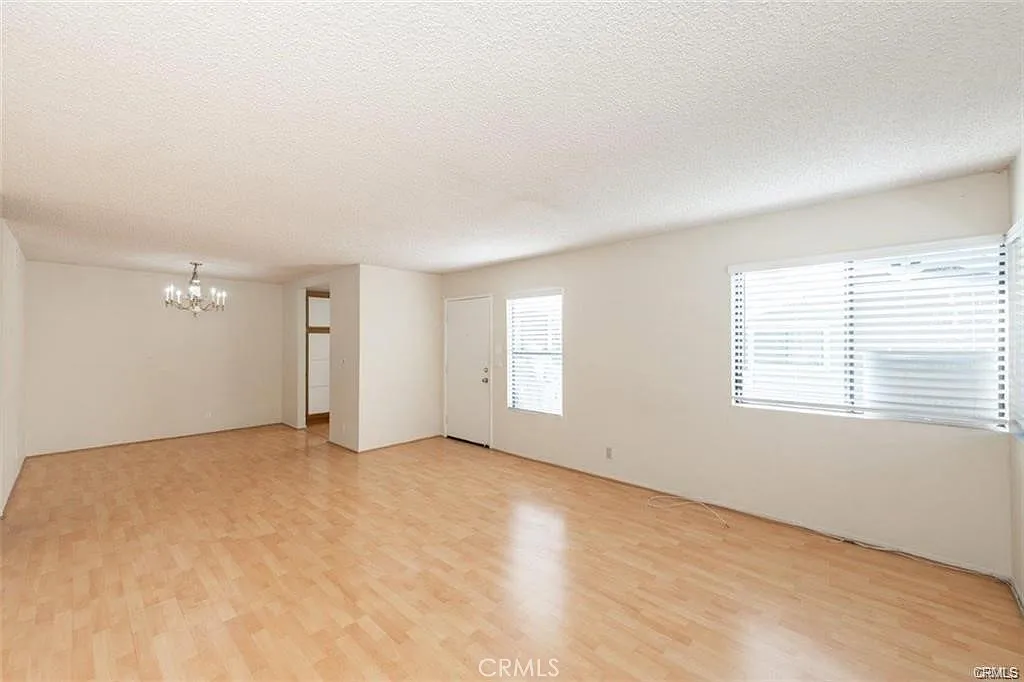 3 bed, 1192 sqft, $3,700 — Photo 3