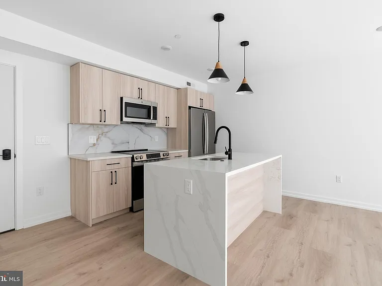 208 Vine St #2F — Photo 1