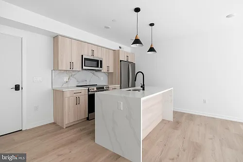 208 Vine St Photo 1