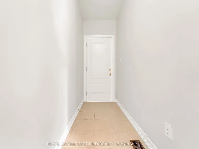 13 Shiff Cres — Photo 18