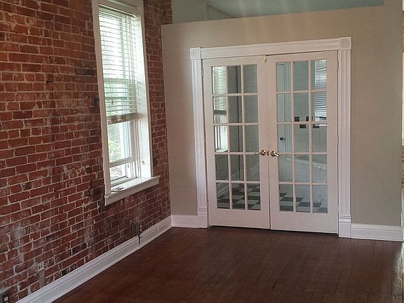 Bedroom/bath Apt B
