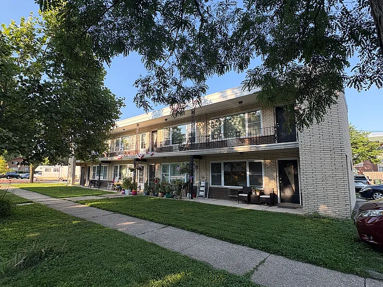 full view of 8-unit California style building from an angle