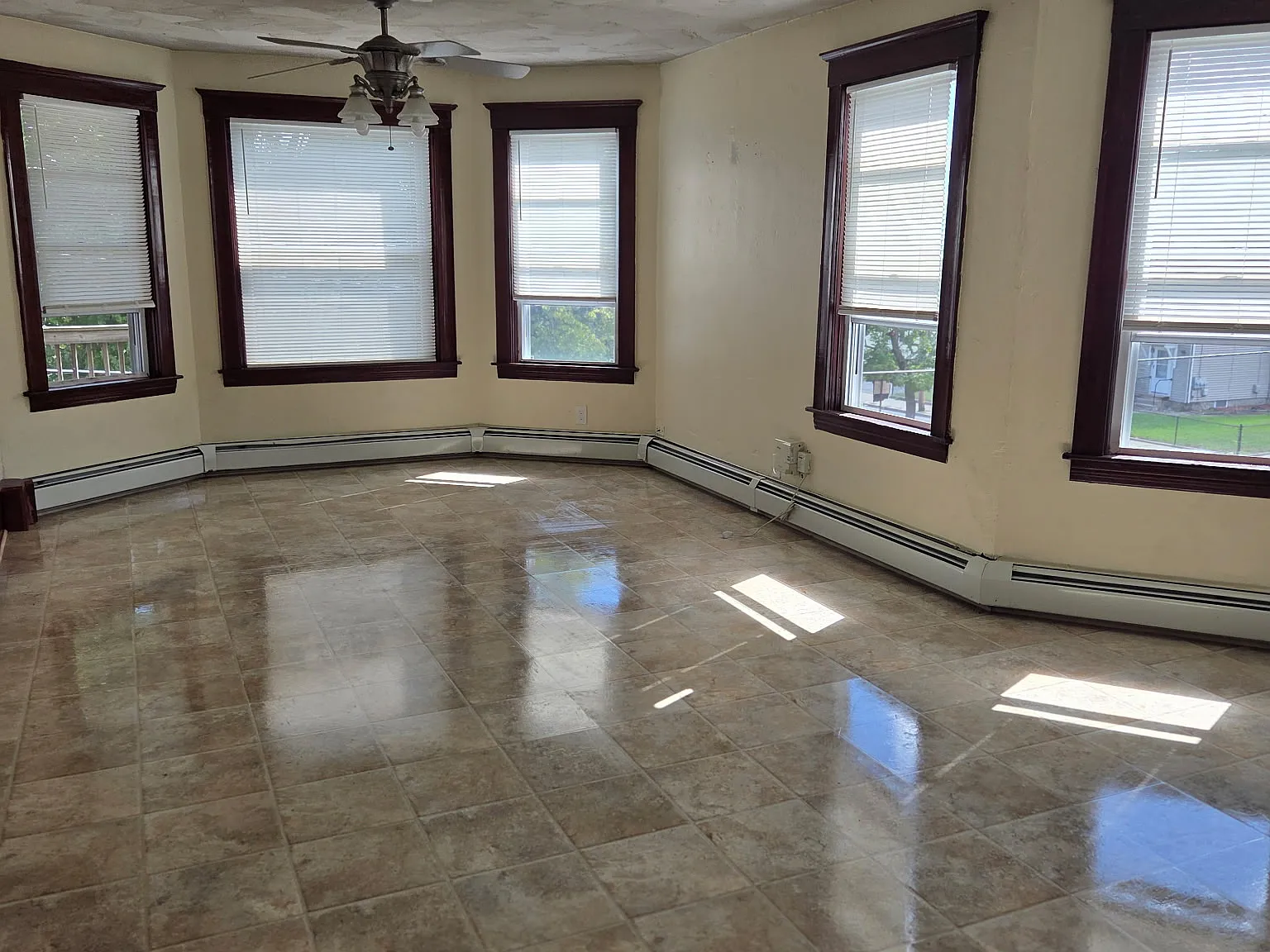 4 bed, $2,750 — Photo 4