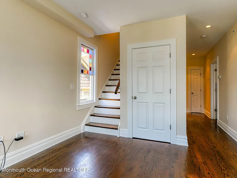 16 Abbott Ave — Photo 31