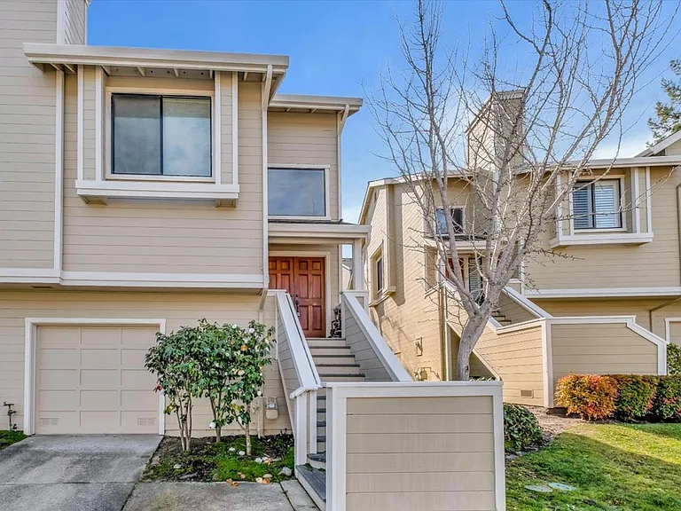 18 Carriage Ln — Photo 3