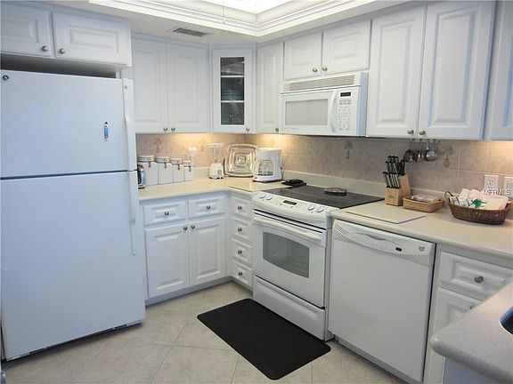 4th image of 7446 Palm Island Dr Building 35