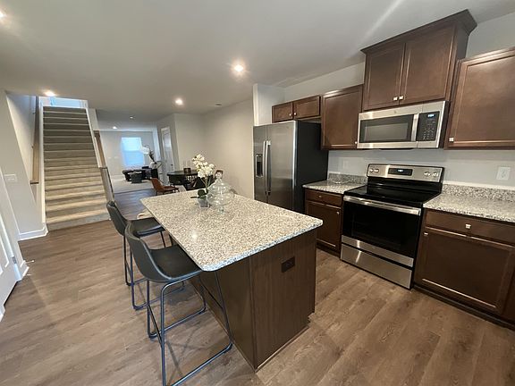 4th image of 710 Cresslyn Ct #1