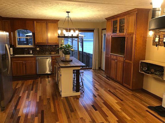 2nd image of 1592 Elm Creek Dr