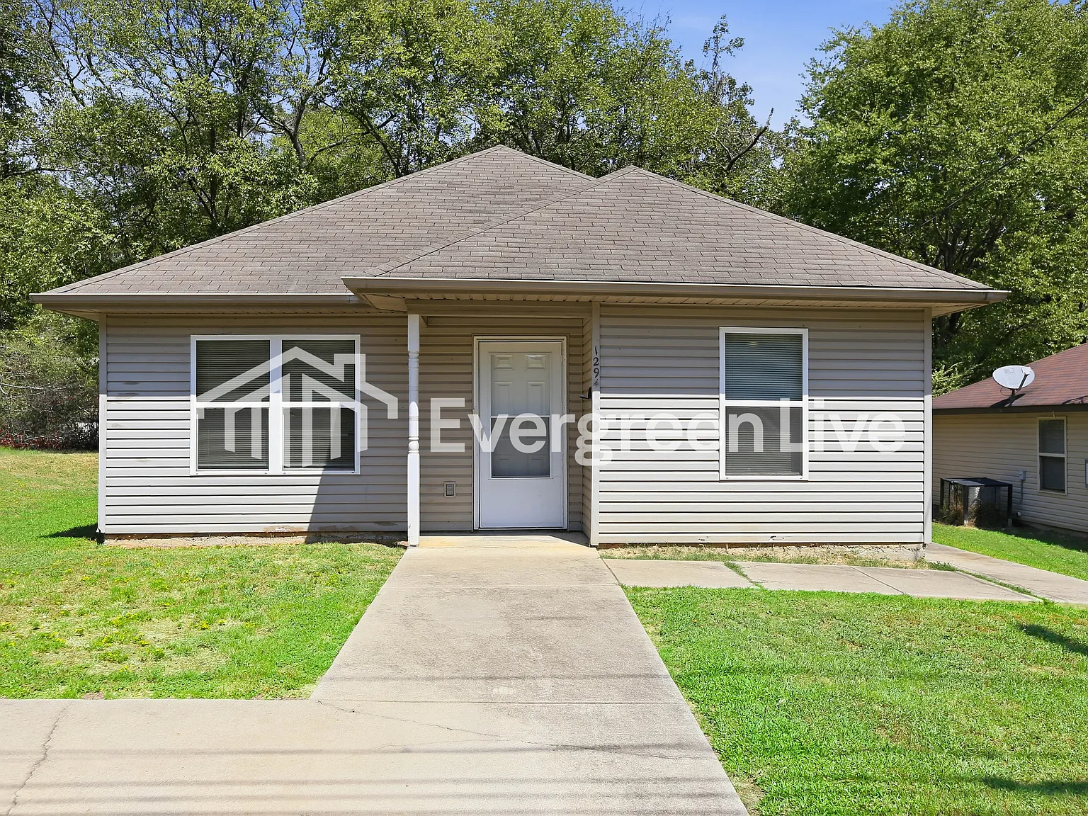 3 bed, 2.0 bath, 1108 sqft, $1,120 — Photo 1
