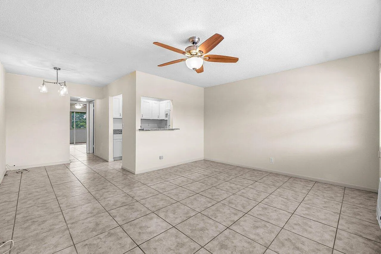 1 bed, 1.0 bath, 645 sqft, $1,300 — Photo 3