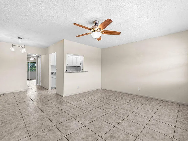 52 Kingswood E #C — Photo 3