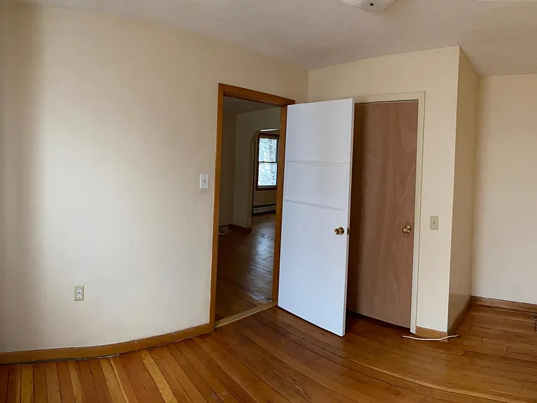 102 W Union St #DOWNSTAIRS — Photo 3