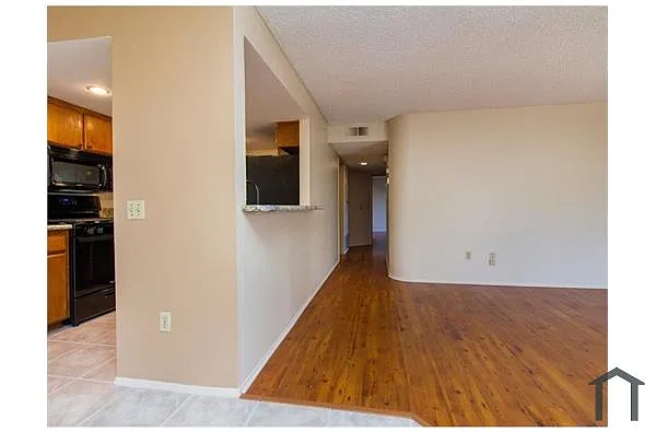 Building Photo - 9424 Twin Trails Dr #103