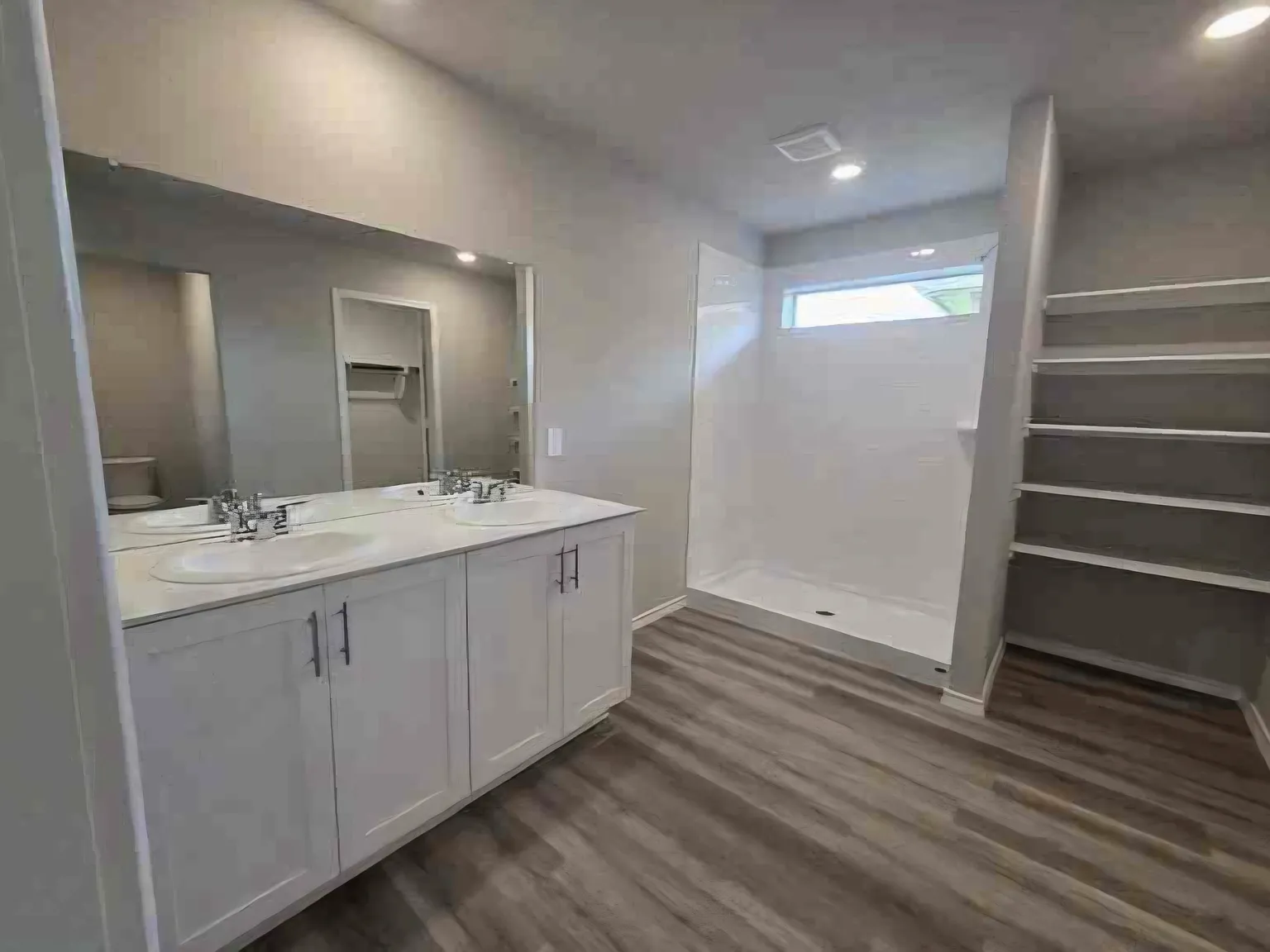 1033 Foxburg Dr — Photo 3