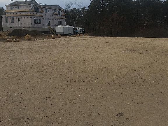 3rd image of 70 Bay View Ave