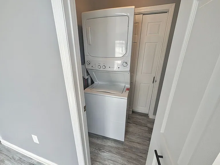 64 Howard St — Photo 16