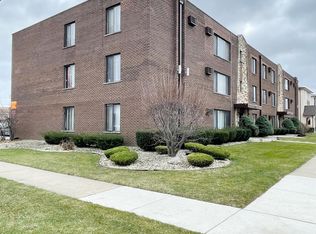 10505 Parkside Ave APT 2F, Chicago Ridge, IL 60415