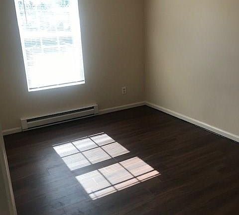 4th image of 846 Little Bay Ave APT E