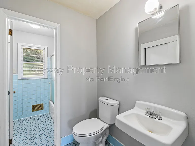 2105 Eastland Dr — Photo 13