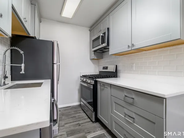 140 Grove St, Stamford, CT