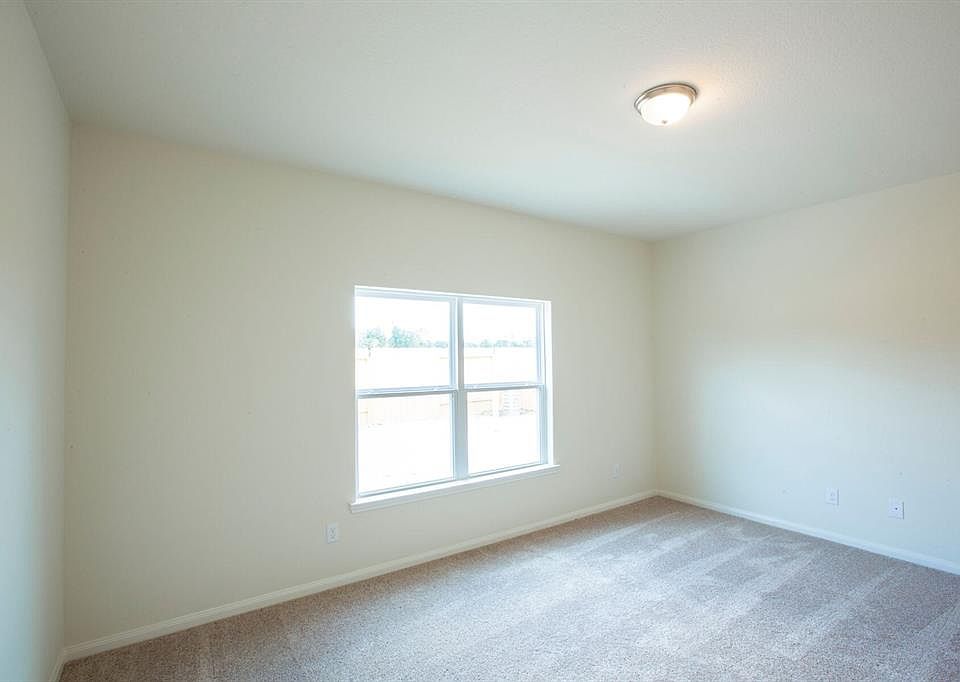 1st image of 15315 Central Lakes Dr